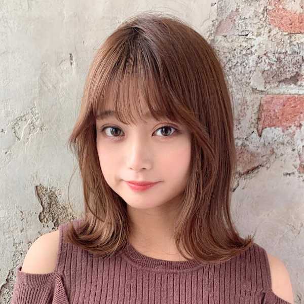 2wayバングでイメチェン顔まわりレイヤーのくびれヘアが人気