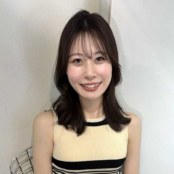 YEON マツエク アイブロウ パリジェンヌ まつげパーマ ネイル 銀座/有楽町【ヨン マツエクアイブロウパリジェンヌマツゲパーマネイル ギンザユウラクチョウ】のスタッフ紹介。アヤカ