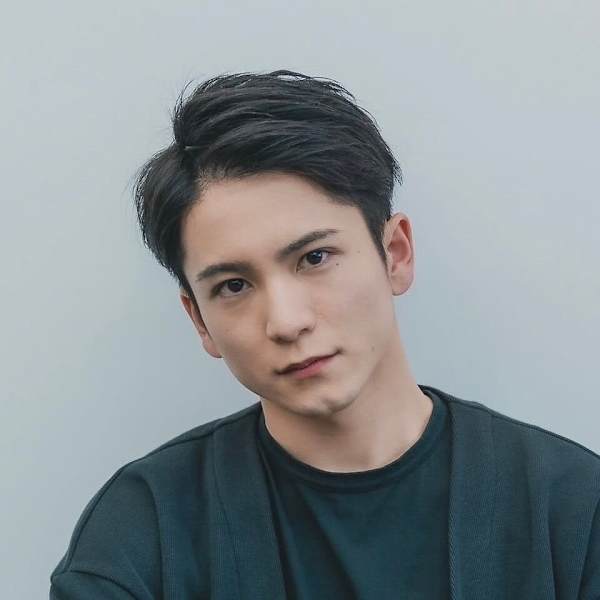 スーツ黒髪ショートマッシュ爽やかツーブロックゆるパーマ|beauty:beast 益田店