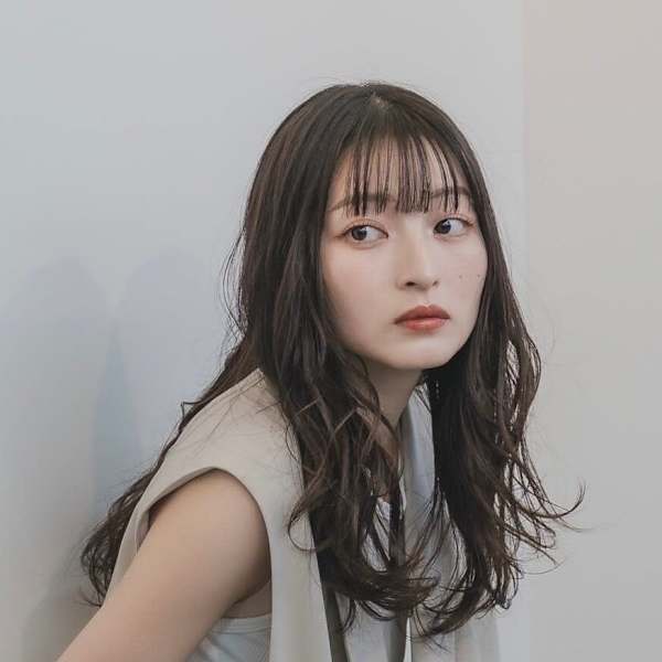 暗めカラーグレージュくすみブルーニュアンスカール薄めバンク|beauty:beast 益田店