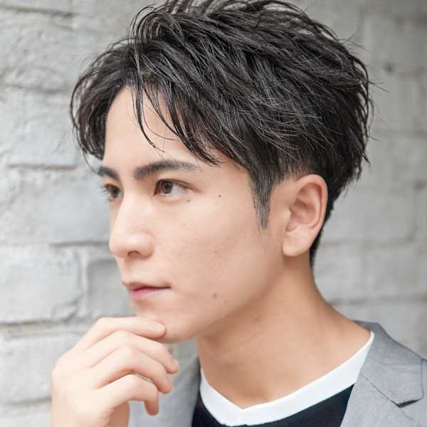 スーツ短髪ツーブロック束感モテる黒髪