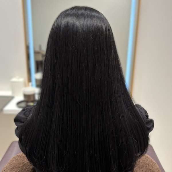 ストレートロング 黒髪 艶髪 20代 髪質改善トリートメント|LOUIMADNA栄