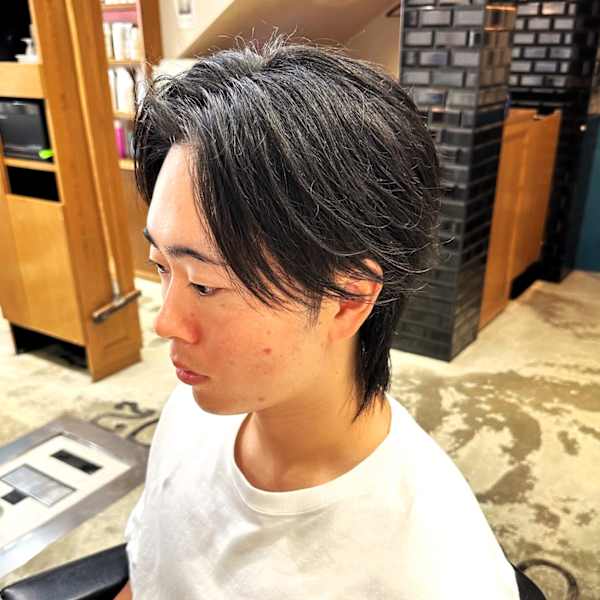 センターパートウルフ