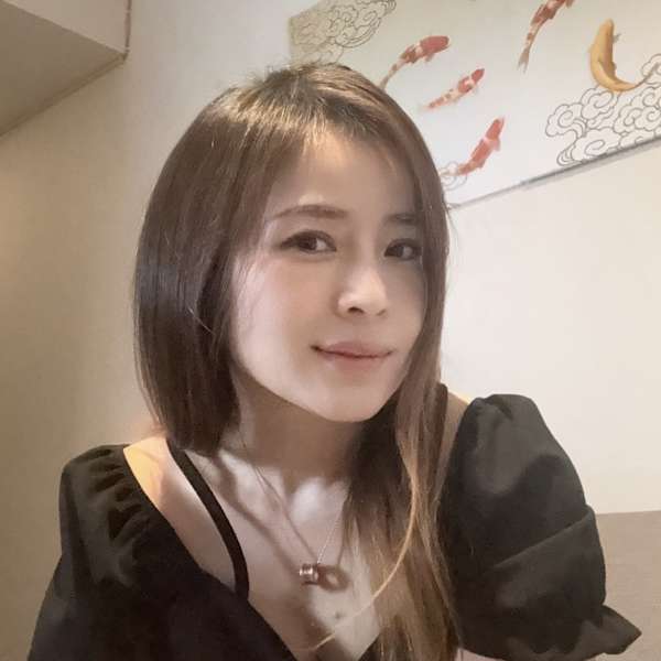 ヌアットタイ新大久保【ヌアットタイシンオオクボ】のスタッフ紹介。アキナ