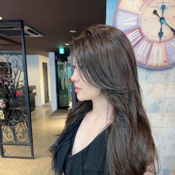 ロングレイヤー×髪質改善トリートメントで紫外線対策|independence