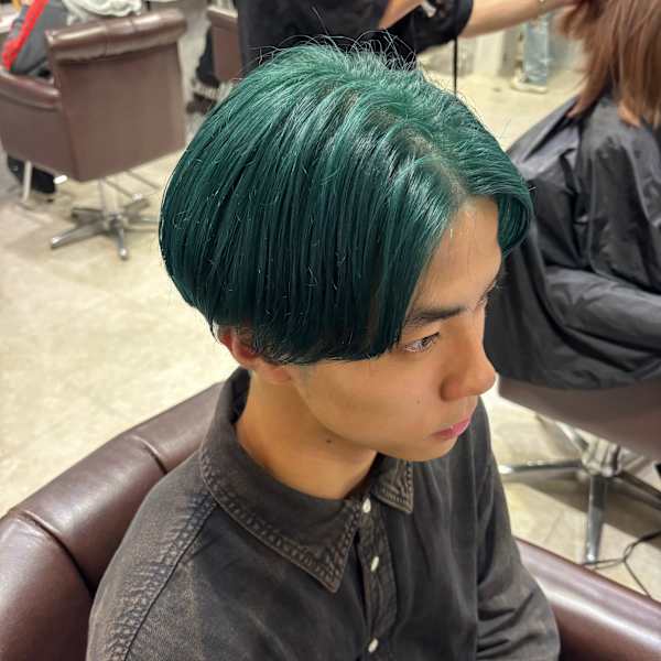 モスグリーン×ブリーチ