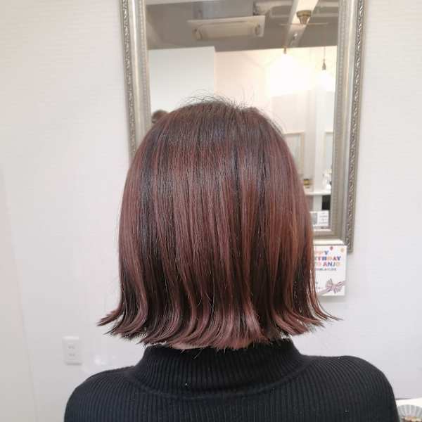 外ハネ切りっぱなしボブ