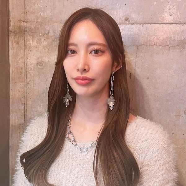 E Komo hair【エコモ ヘアー】のスタッフ紹介。向平朱里