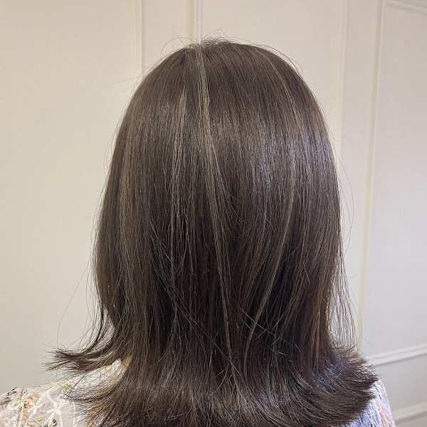 ミディアムボブ/ハイライトカラー/グレージュ|Hair studio Olive 南森町店