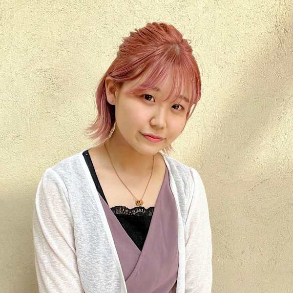 Of HAIR OMOTESANDO【オブヘアーオモテサンドウ】のスタッフ紹介。遠藤 未来