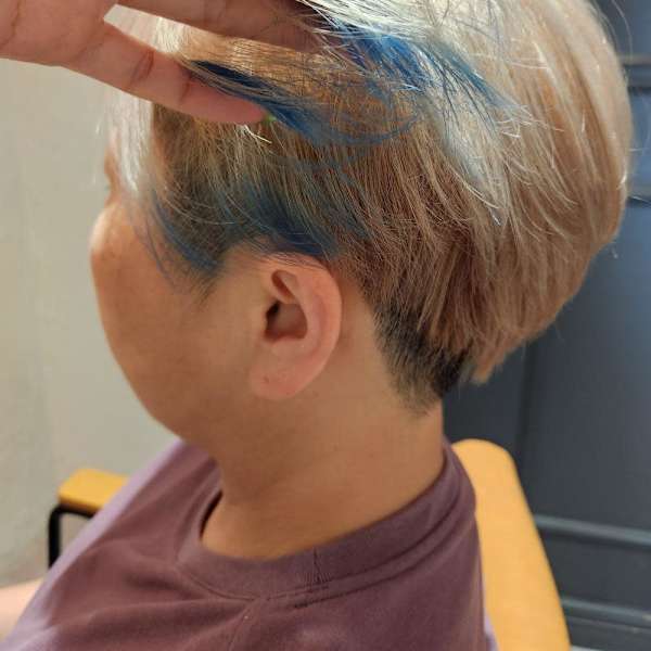 ミルクティー×インナーカラー ブルー