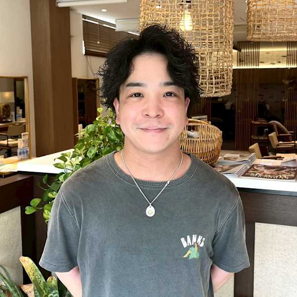 COSTA EST of RICHAIR【コスタエストオブリシェール】のスタッフ紹介。松井 竜輝