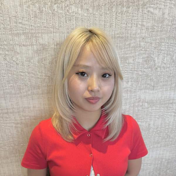 HAIR & MAKE EARTH 福岡新宮店【ヘアメイクアース フクオカシングウテン】のスタッフ紹介。岩永杏樹