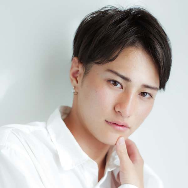 清潔感溢れるセンターパートヘアー|hair detail BOWTIE