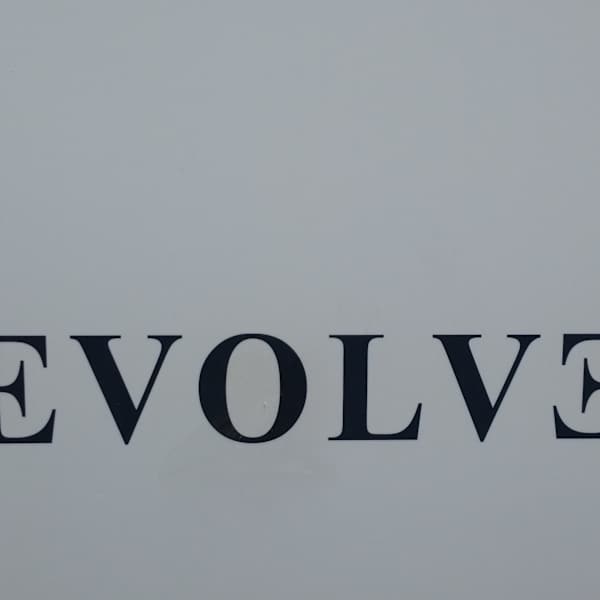 REVOLVER 上野毛【リヴォルヴァーカミノゲ】のスタッフ紹介。佐藤 弘美