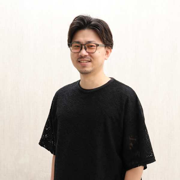Alushe 心斎橋/なんば/髪質改善/インナーカラー/レイヤーカット【アルーシェ シンサイバシ ナンバ カミシツカイゼン インナーカラー レイヤーカット】のスタッフ紹介。西村 功平
