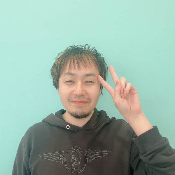HAIR & MAKE EARTH 熊本嘉島店【ヘアメイクアース クマモトカシマテン】のスタッフ紹介。鈴木 建司