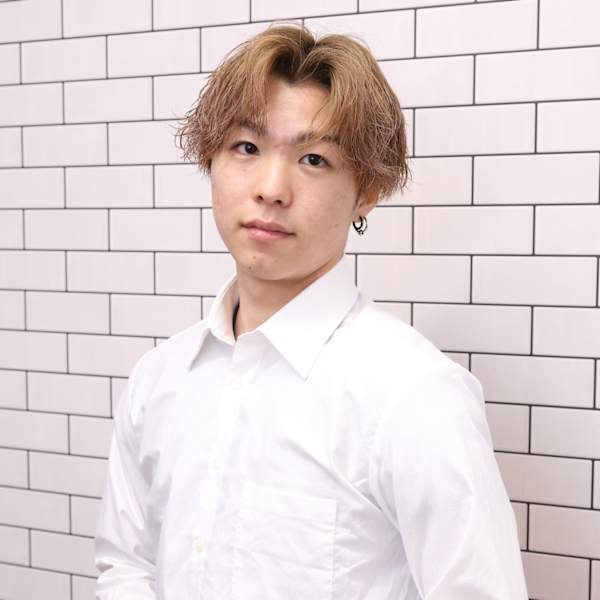 BRAVE SCISSOR縮毛矯正/髪質改善 & Men's/メンズ【ブレイブシザー シュクモウキョウセイ カミシツカイゼン メンズ】のスタッフ紹介。牛尾 友雅