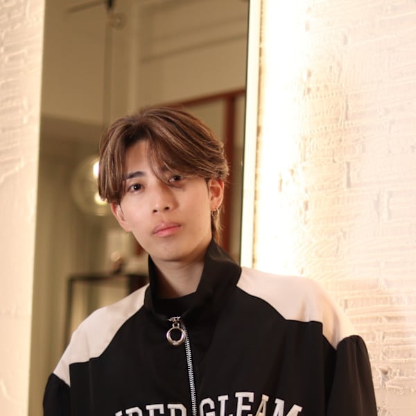 AMBERGLEAM【アンバーグリーム】のスタッフ紹介。新井 恵一