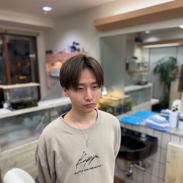 hair make HERO (men's barber)【ヘアメイクヒーロー メンズバーバー】のスタッフ紹介。丸尾 航大