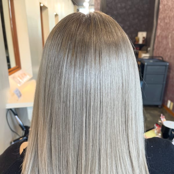 【 透明感あふれる上品な艶カラー 】ホワイトベージュ|Arglarte