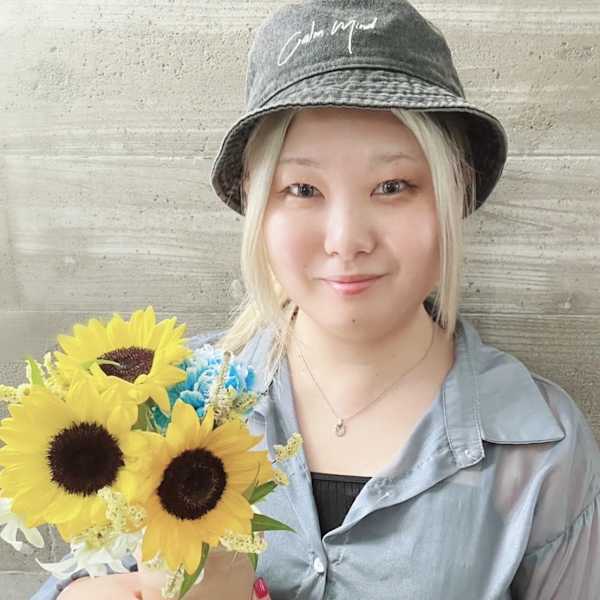 march?【マルシェ】のスタッフ紹介。田嶋 麗奈