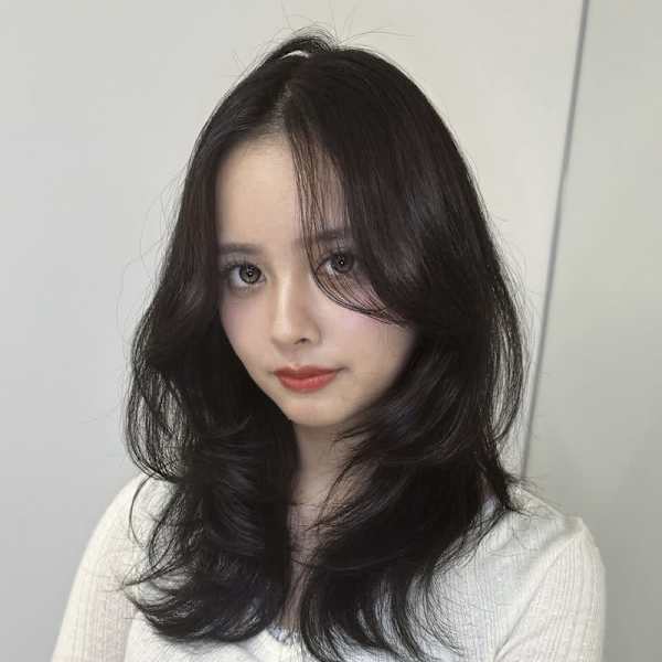 Zina 渋谷本店 髪質改善&トリートメント&艶髪【ジーナ】【ジーナ シブヤホンテン カミシツカイゼン トリートメント ツヤガミ】のスタッフ紹介。Ema 