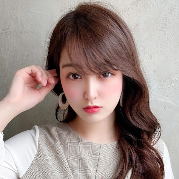 30代小顔に見えるくびれヘアレイヤー × オリーブグレージュ