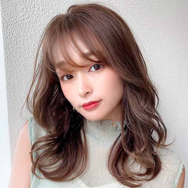 大人かわいいくびれヘアセミロング × ミルクティーベージュ