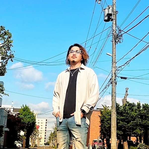 HAIR MAKE ROSY 北18条店【ヘアメイク　ロージー　キタジュウハチジョウテン】のスタッフ紹介。サカキ カズマ