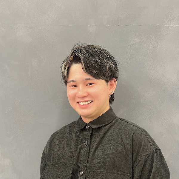 HAIR&MAKE EARTH 溝の口店【ヘアメイク アース ミゾノクチテン】のスタッフ紹介。佐藤 那都
