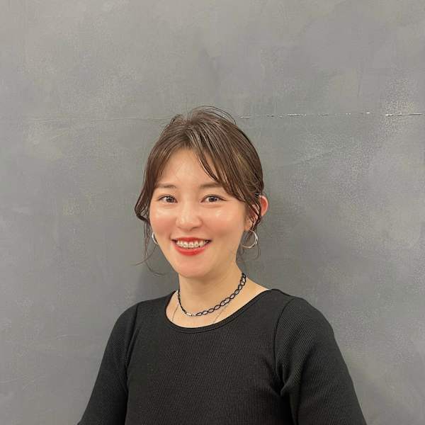 HAIR&MAKE EARTH 溝の口店【ヘアメイク アース ミゾノクチテン】のスタッフ紹介。岡部 彩夏