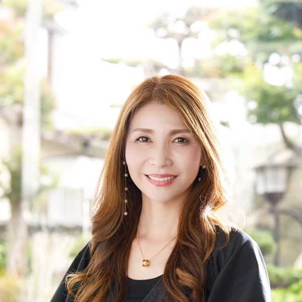 Ageless salon LIANGE【エイジレスサロンリアンジュ】のスタッフ紹介。Aco