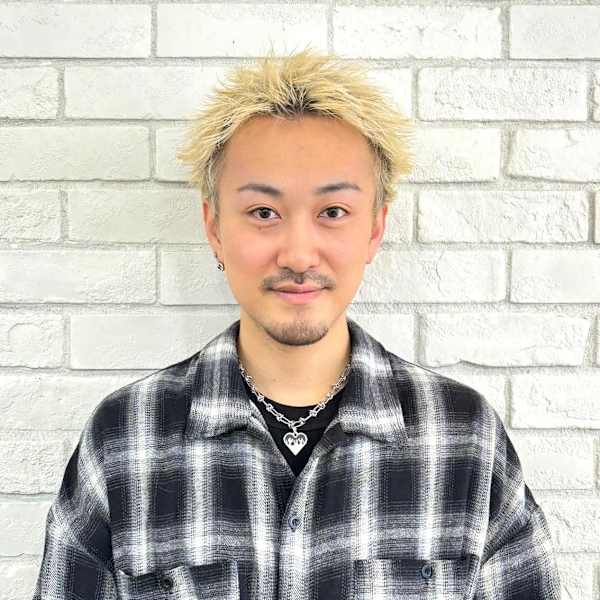 BUZZ【バズ】のスタッフ紹介。小出 朋哉