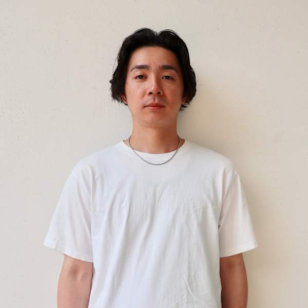 髪質改善＆ブリーチ loty【カミシツカイゼン ブリーチ ロティー】のスタッフ紹介。赤星 雄介