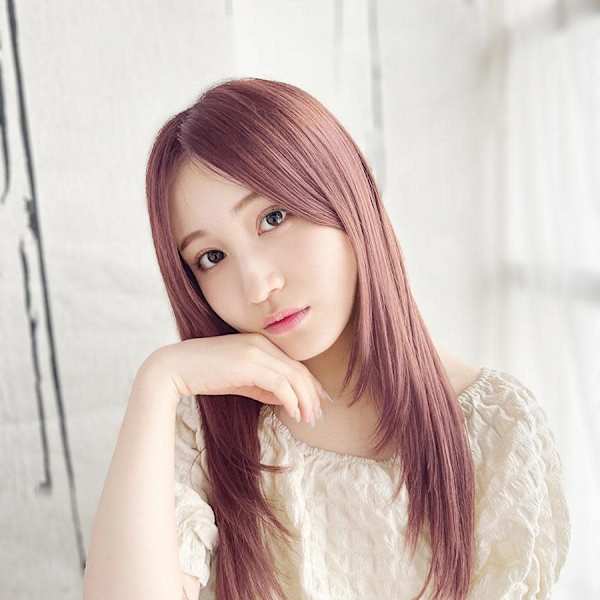 ハイトーンピンクの内巻きレイヤースタイル|hair make nalu 荻窪西口 白山神社参道通り店