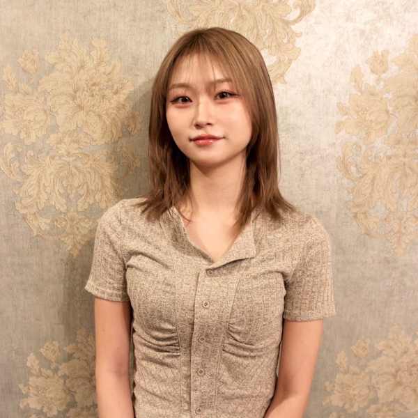 Source - hair atelier -京橋【ソース ヘア アトリエ】【ソース ヘア アトリエ キョウバシ】のスタッフ紹介。亀井 寿葵