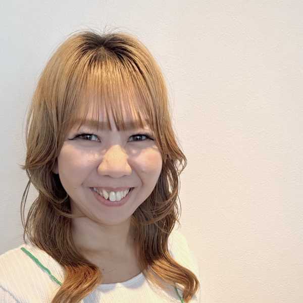 美容室emu【ビヨウシツエム】のスタッフ紹介。徳永　亜希子