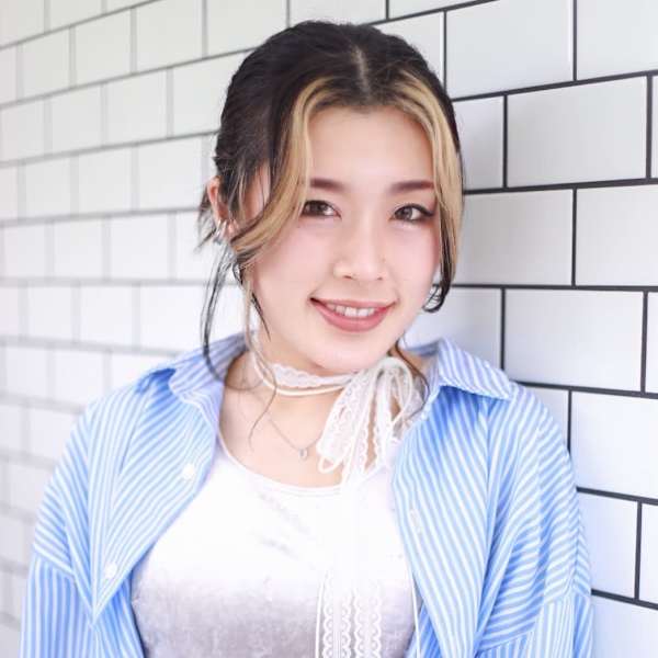ARBRE hair&make【アーブルヘアーアンドメイク】のスタッフ紹介。山内しおり