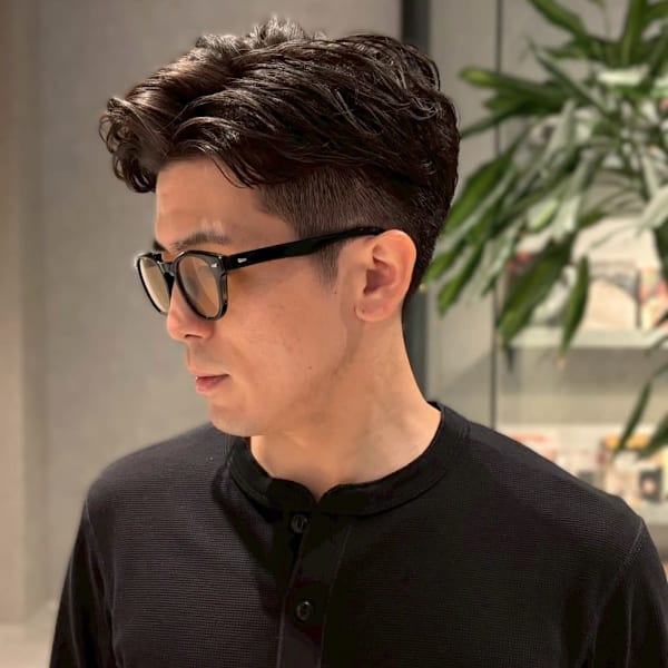 センターパート ニュアンスパーマ ツーブロック 毛流れパーマ|Men's Salon bloc