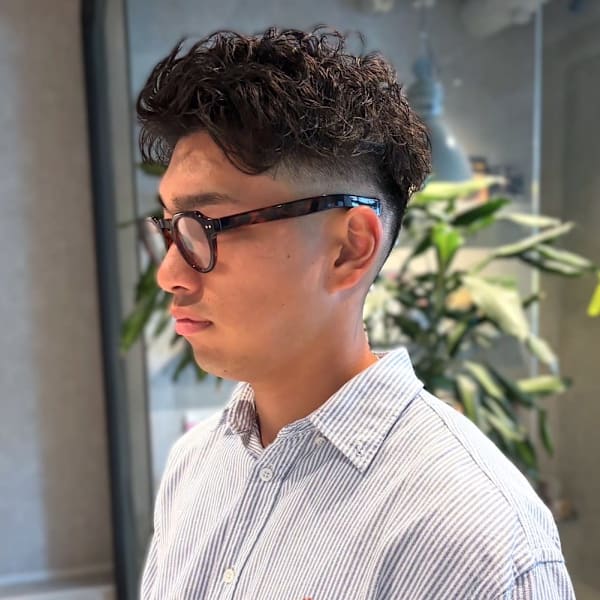 アップバング 刈り上げ ツイストパーマ 眉毛カット 束感|Men's Salon bloc