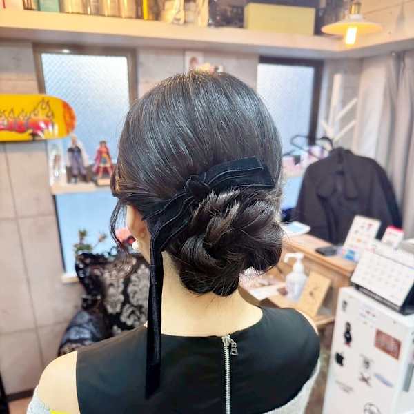 【ヘアセット】上品シニヨン×黒リボンのクラシカルアレンジ