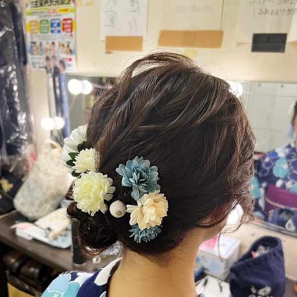 【ヘアセット】 浴衣に合う ゆるふわまとめ 花飾り付き