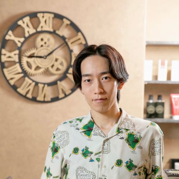 髪質改善ヘアエステサロン AInoa CRONOS 新大久保【カミシツカイゼンヘアエステサロン アイノア クロノス シンオオクボ】のスタッフ紹介。浦野 一輝