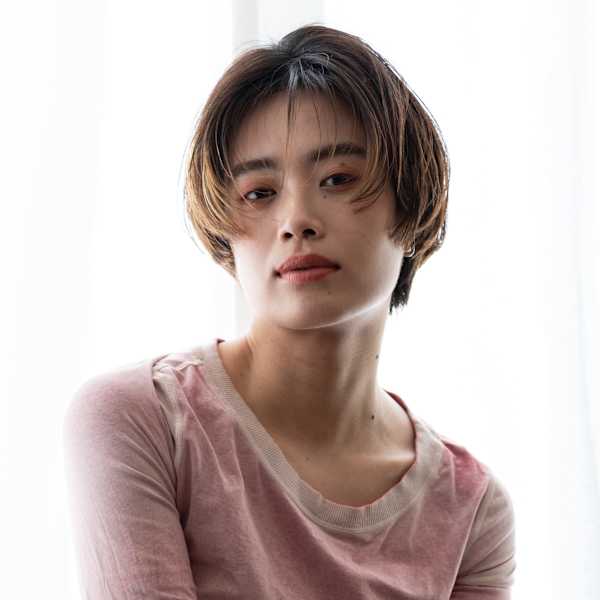 3Dハイライトカラーとうざバングのハンサムマッシュショート