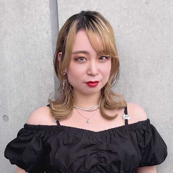 Dxxxx III【ディーエックス スリー】のスタッフ紹介。AKARI