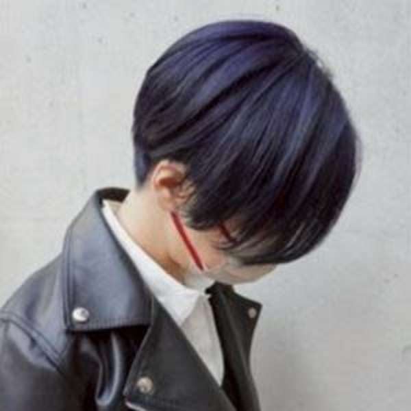 #ダークブルーヘアカラー　#前下がりショート