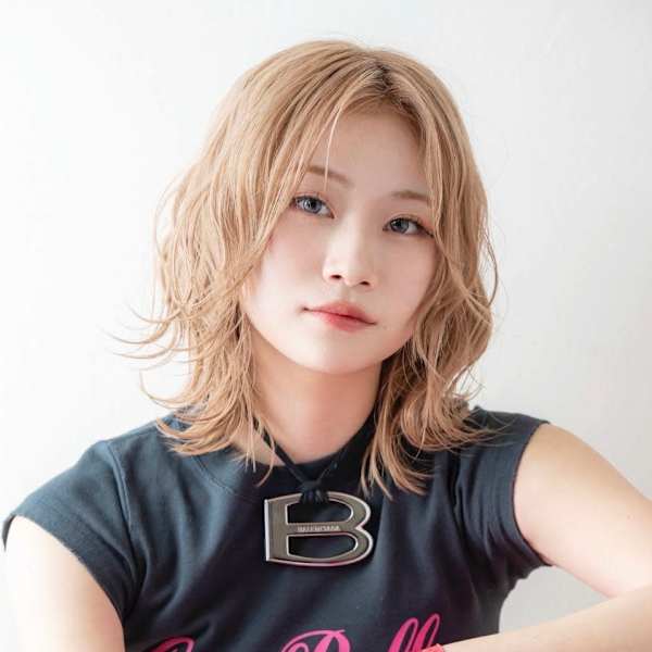 艶髪ハイトーン♪韓国風レイヤー×ウェーブ巻き