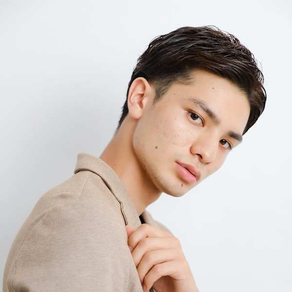 クラシカルなオールバック風スタイル