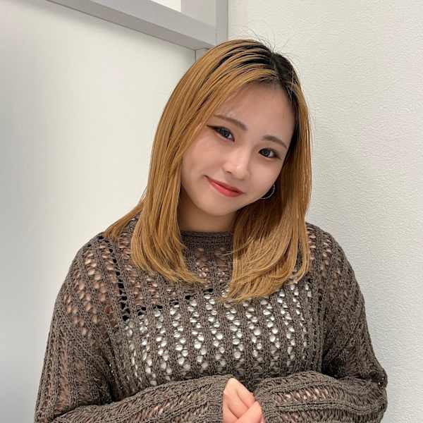 HAIR & MAKE EARTH 三軒茶屋店【ヘアメイクアース サンゲンヂャヤテン】のスタッフ紹介。アカリ